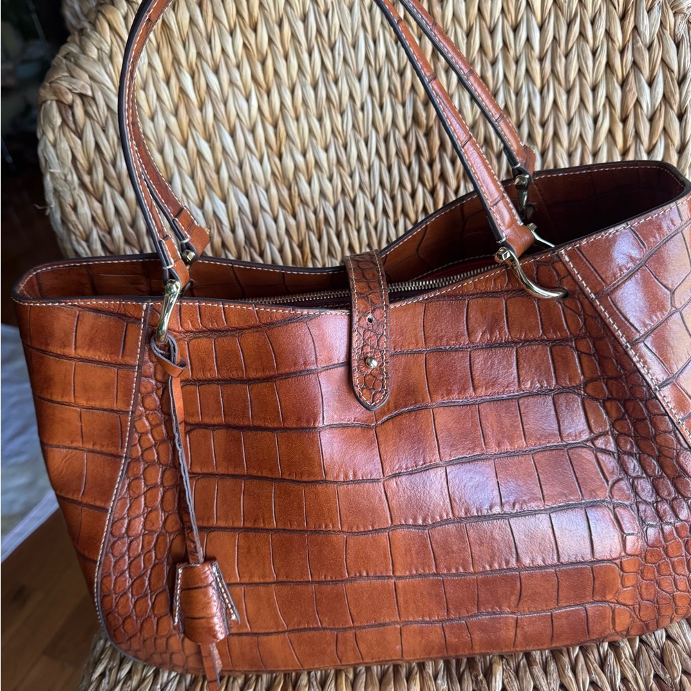 Dooney Bourke ALTO Camilla Medium EUC